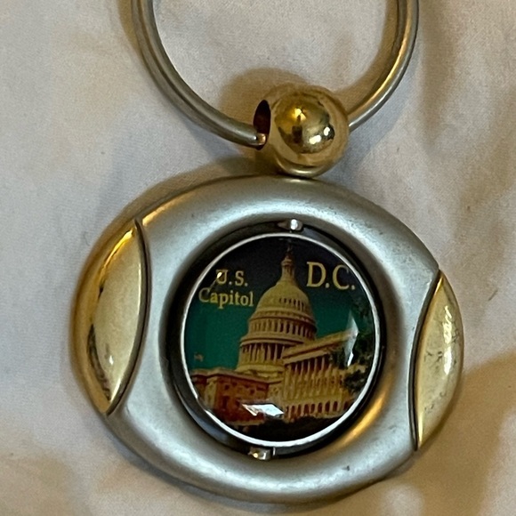 Vintage Washington DC White House & US Capital Keychain FOB - Picture 3 of 4